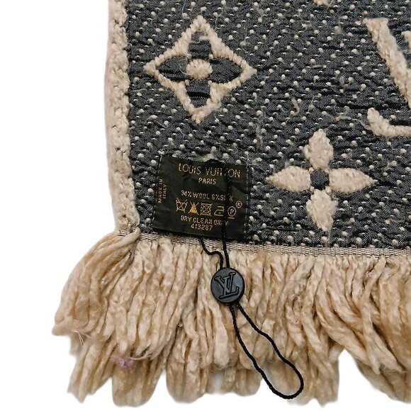 LOUIS VUITTON LV Monogram Beige/Tan & Gray Shine Scarf - Picture 12 of 14